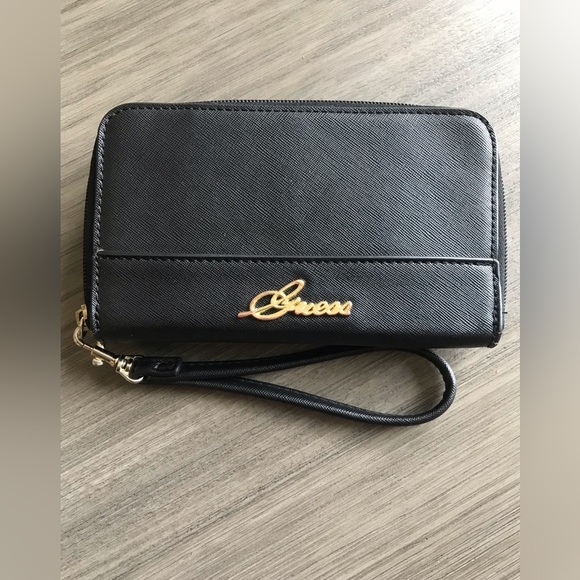 Guess Wallet Black With Wrist Strap - Picture 1 of 5